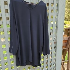 EILEEN FISHER Sz M SILK TUNIC STYLE TOP. DEEP NAVY/ BLACK BLUE